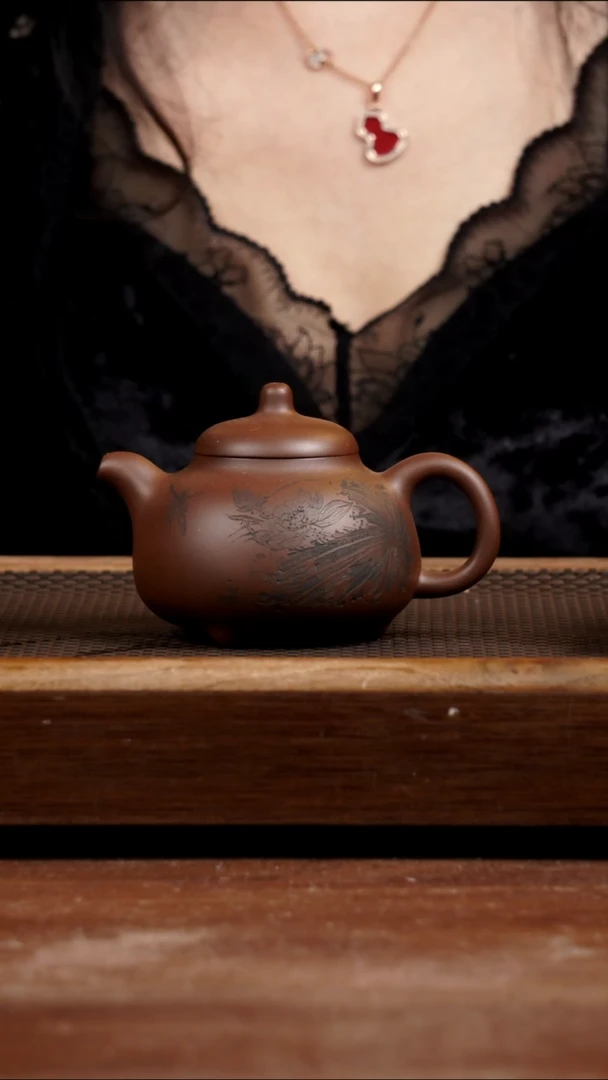 茶壶紫砂80年代一厂老紫泥三足乳鼎225CC