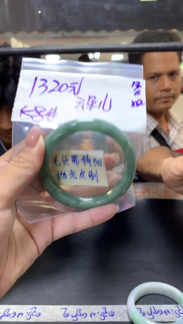 定制翡翠未镶嵌云*儿+手镯58#1320元毛货需抛光