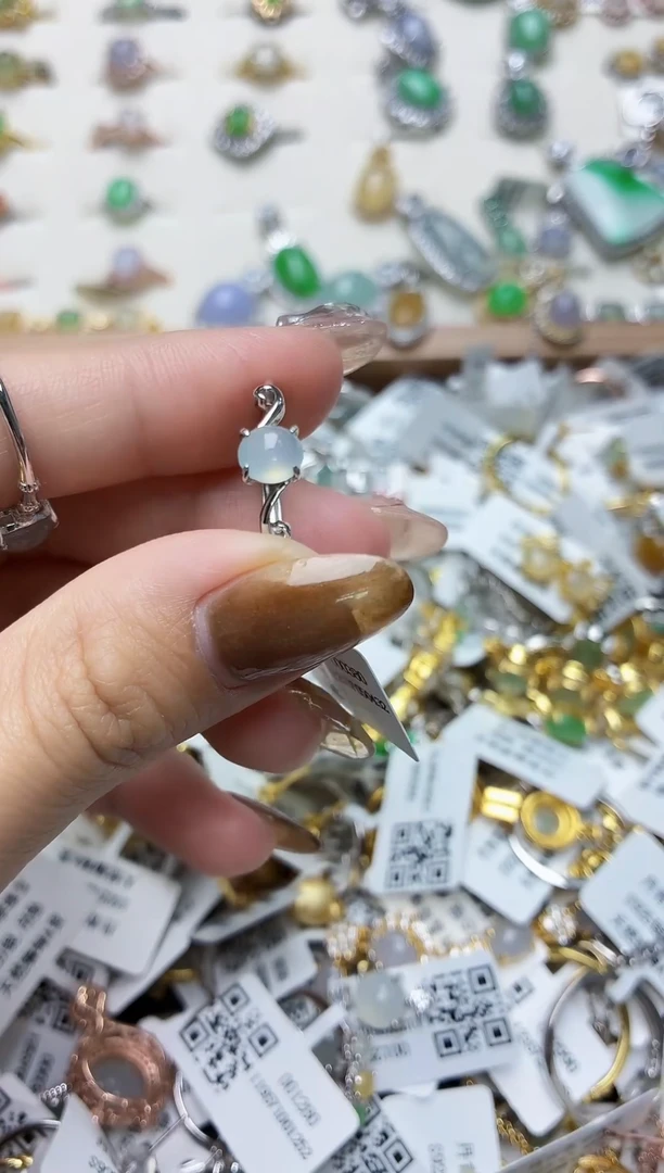 颈饰银S925镶嵌翡翠1111111