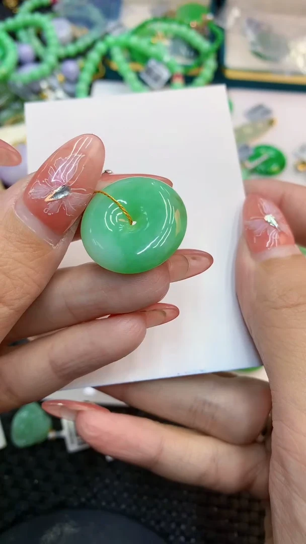 颈饰未镶嵌翡翠1