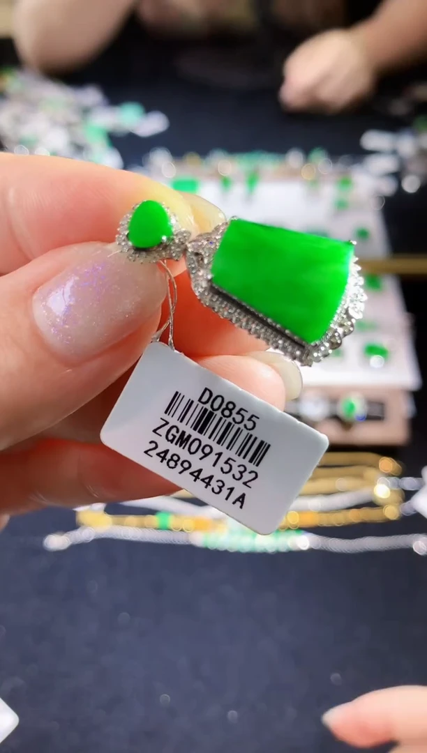 翡翠18K金镶嵌吊坠(不含链)ZGM0855