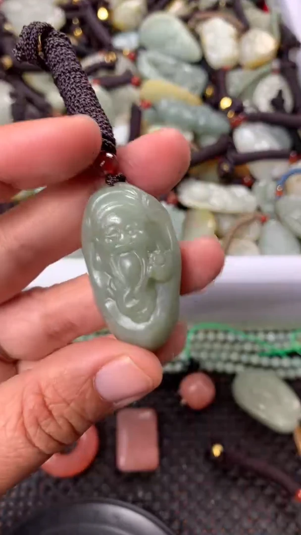 【闪购商品】和田玉颈饰未镶嵌多样性发货没有证书.拍一发一，有瑕