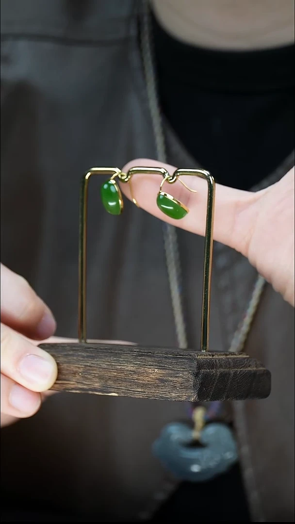 18K金镶嵌和田玉（碧玉）耳饰12