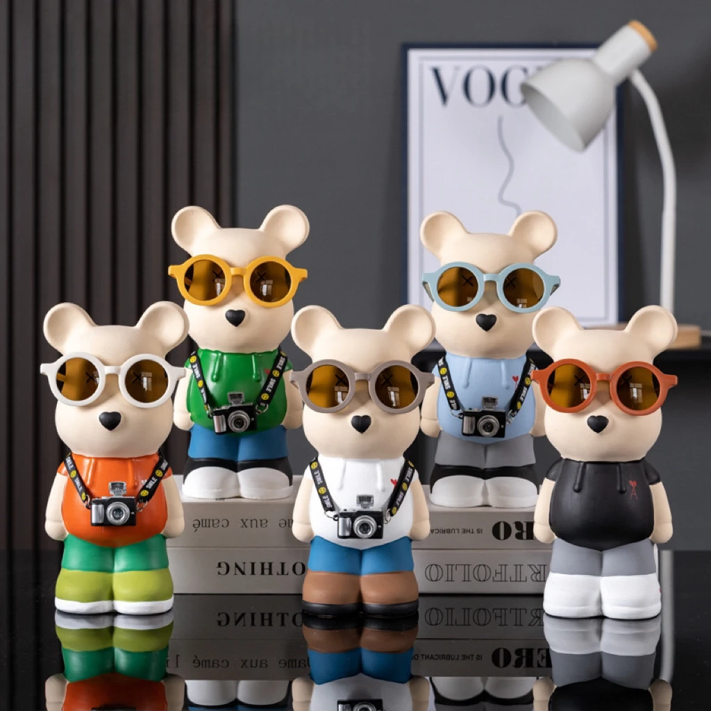 网红旅行熊戴眼镜相机可爱小熊陶瓷彩绘潮玩客厅玄关酒柜摆件创意