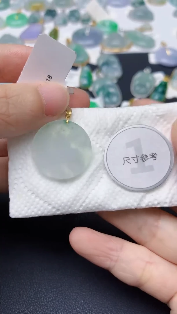 翡翠18K金镶嵌颈饰天然缅甸A货翡翠