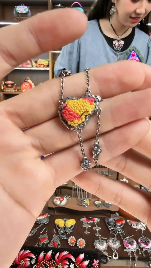 【闪购商品】织绣255蒙阿苏苗绣传承