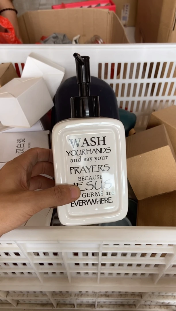 摄影的产品有使用过的痕迹有点脏介意勿拍