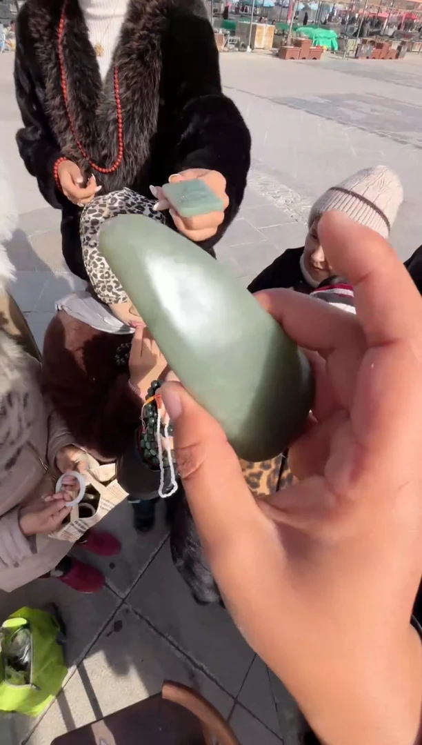 未镶嵌和田玉（糖玉）挂件和田玉