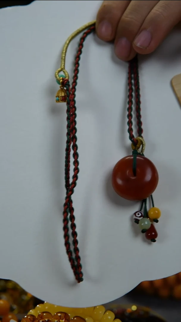 琥珀颈饰未镶嵌天然鸡油红老蜜蜡平安扣吊坠