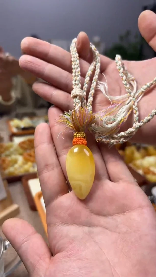 【闪购商品】蜜蜡裸石未镶嵌胡萝卜