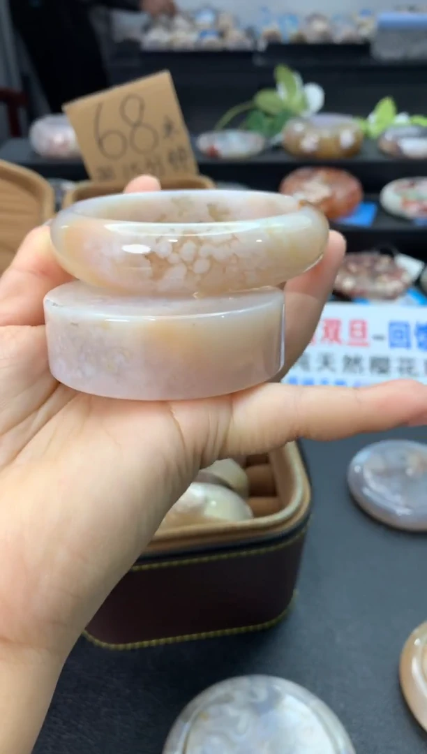 未镶嵌手镯石英质玉（63-64圈口）赠送镯心 无证书