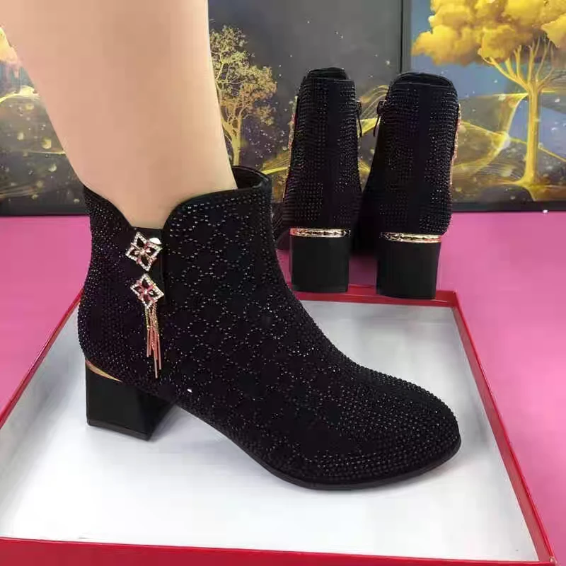 鞋子女2025春夏新款满天星烫钻镂空洋气短靴粗跟马面裙百搭女靴子