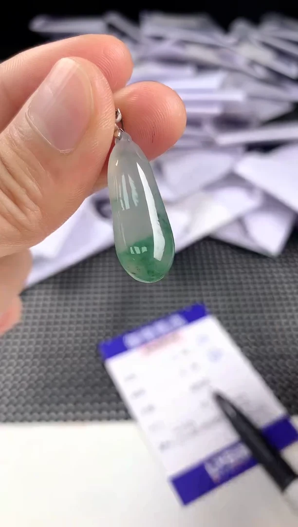 翡翠18K金镶嵌颈饰36