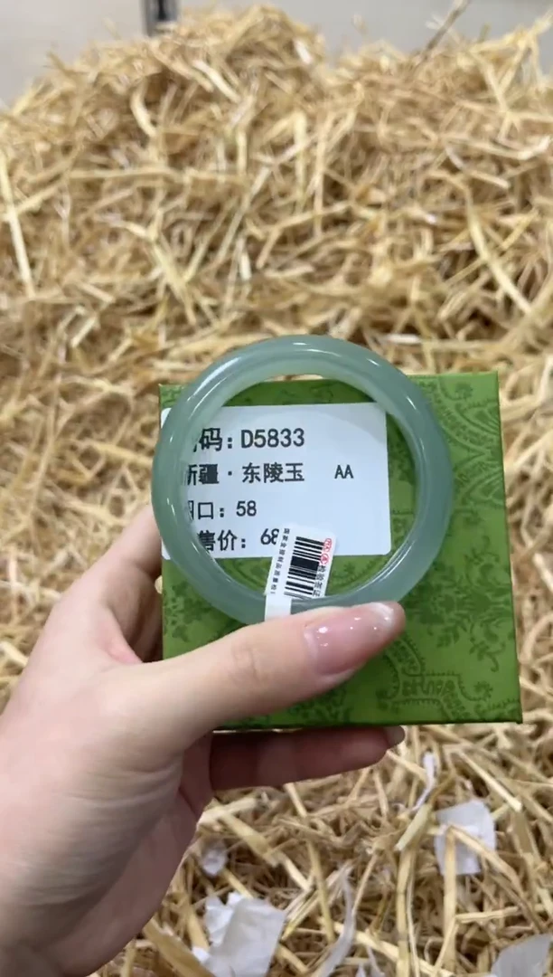 未镶嵌手镯石英质玉D5833