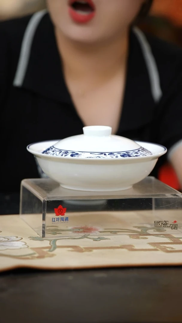 2个微瑕国韵牡丹8英寸金架盖碗