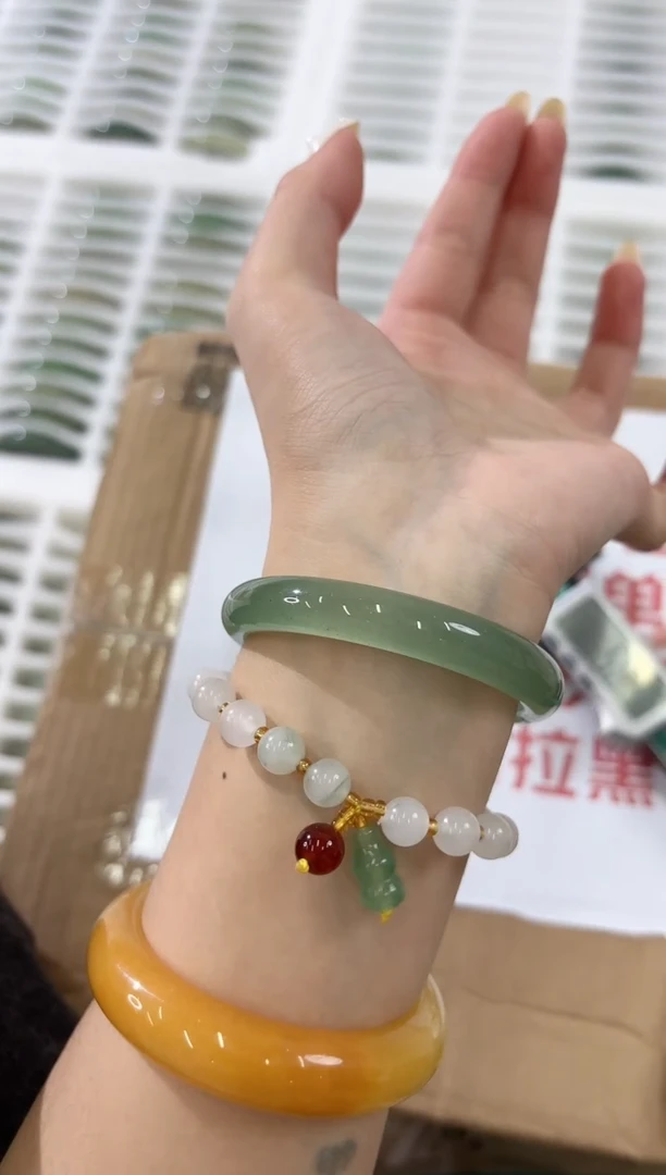 未镶嵌手镯石英质玉41-54D