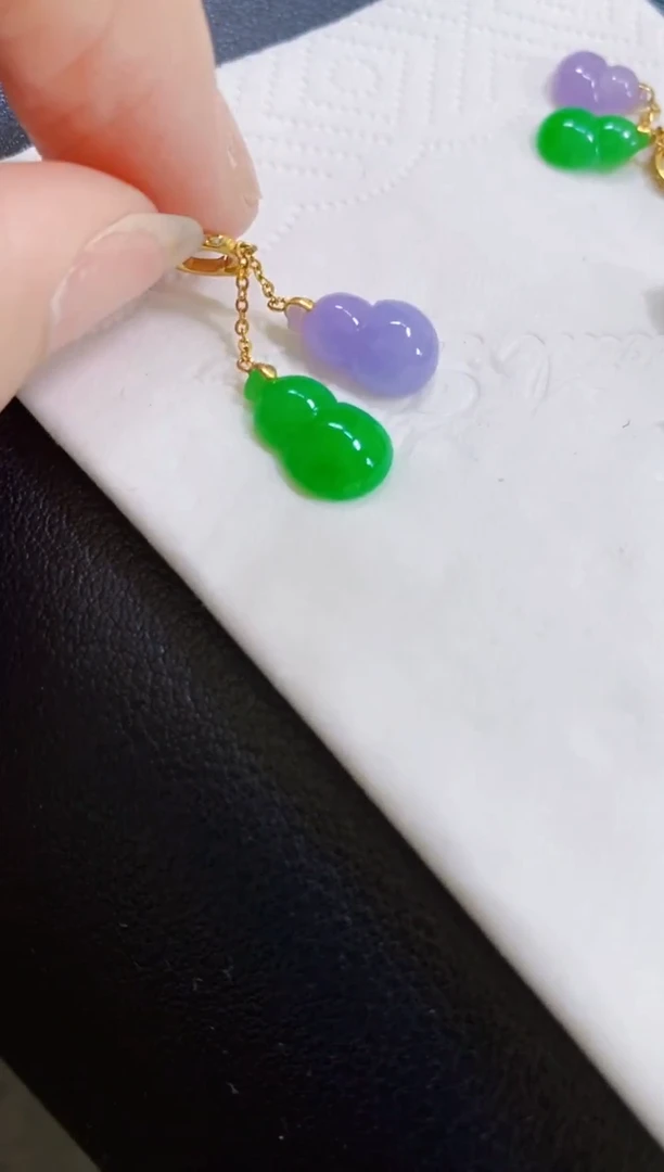 颈饰18K金镶嵌翡翠葫芦