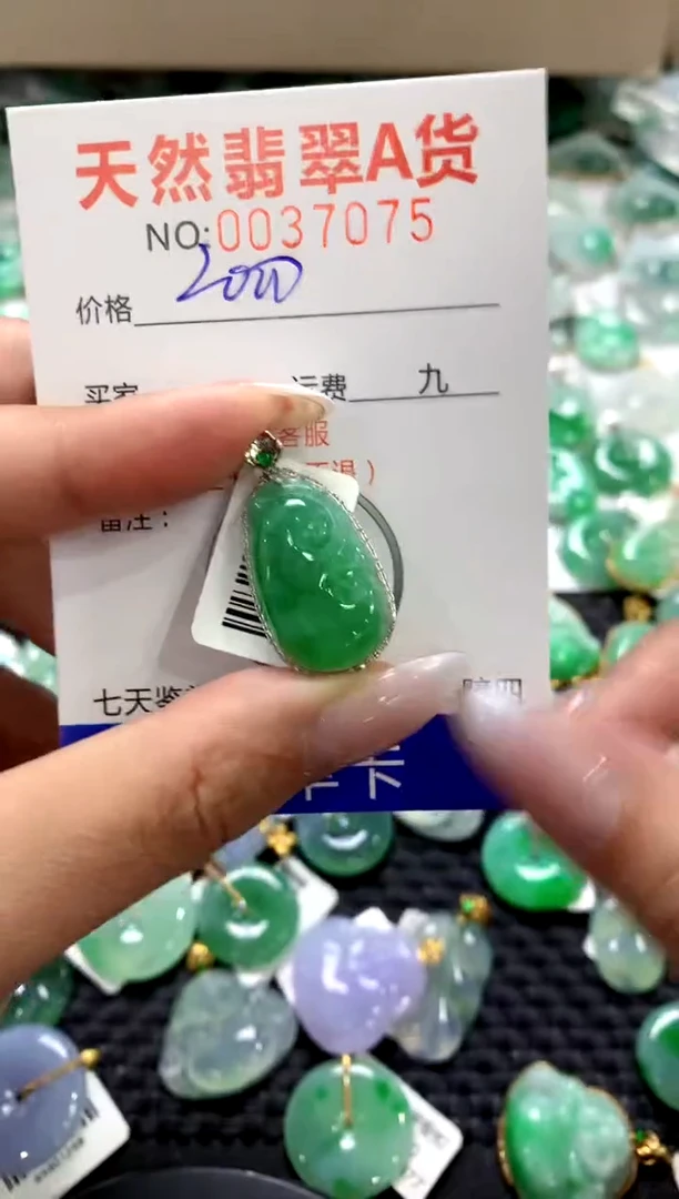 颈饰18K金镶嵌翡翠a货支持复检百元以上9元证书费自理