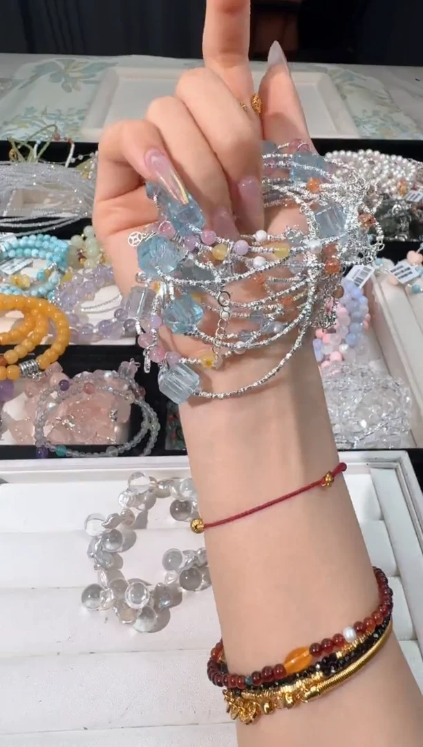 水晶手链银S925镶嵌O009蓝托帕方块多宝碎银款