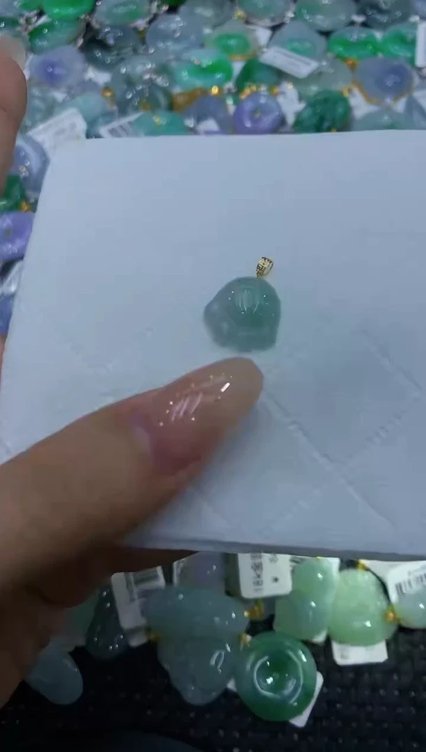 翡翠18K金镶嵌颈饰111111111111