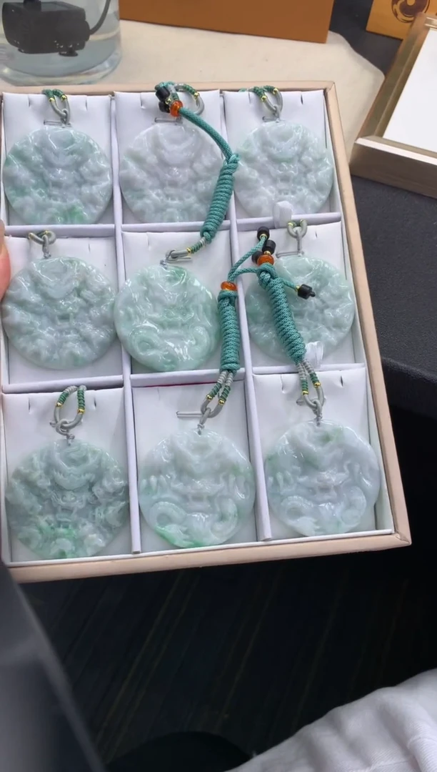 翡翠未镶嵌颈饰FC89 翡翠双面龙牌 多样性发其一