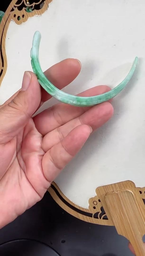 【闪购商品】翡翠颈饰未镶嵌拍照