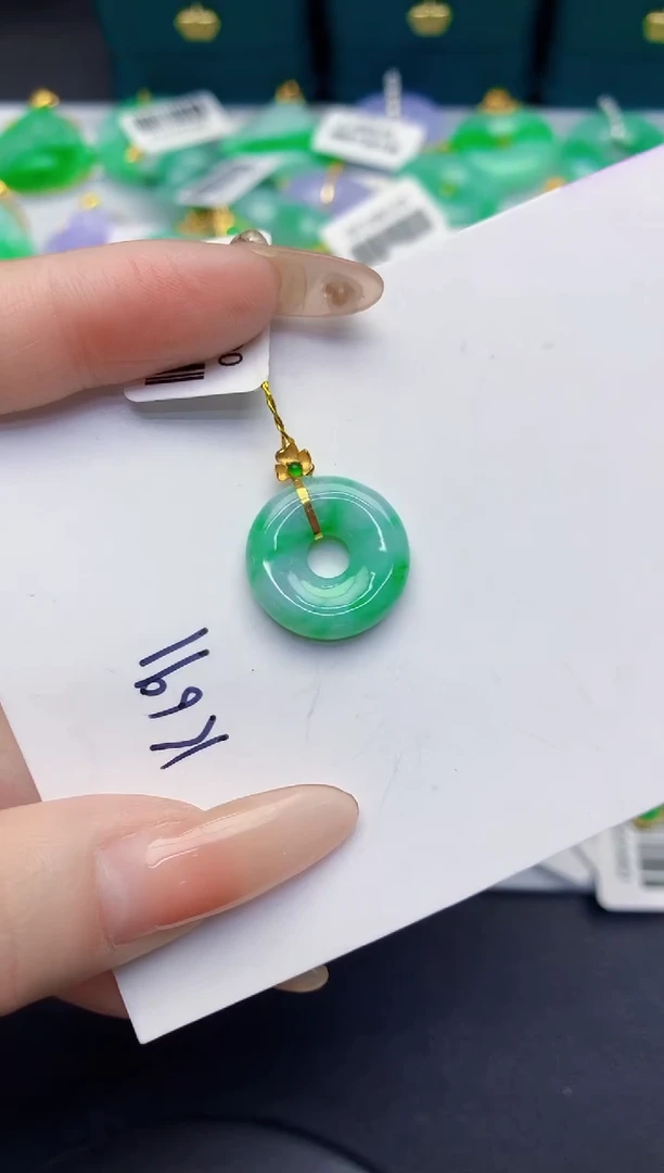 颈饰18K金镶嵌翡翠缅甸天然翡翠A货