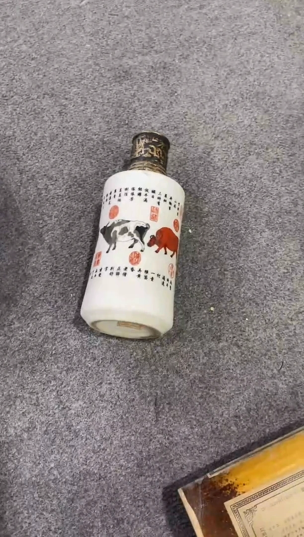 瓷片手工手绘依山傍水瓶