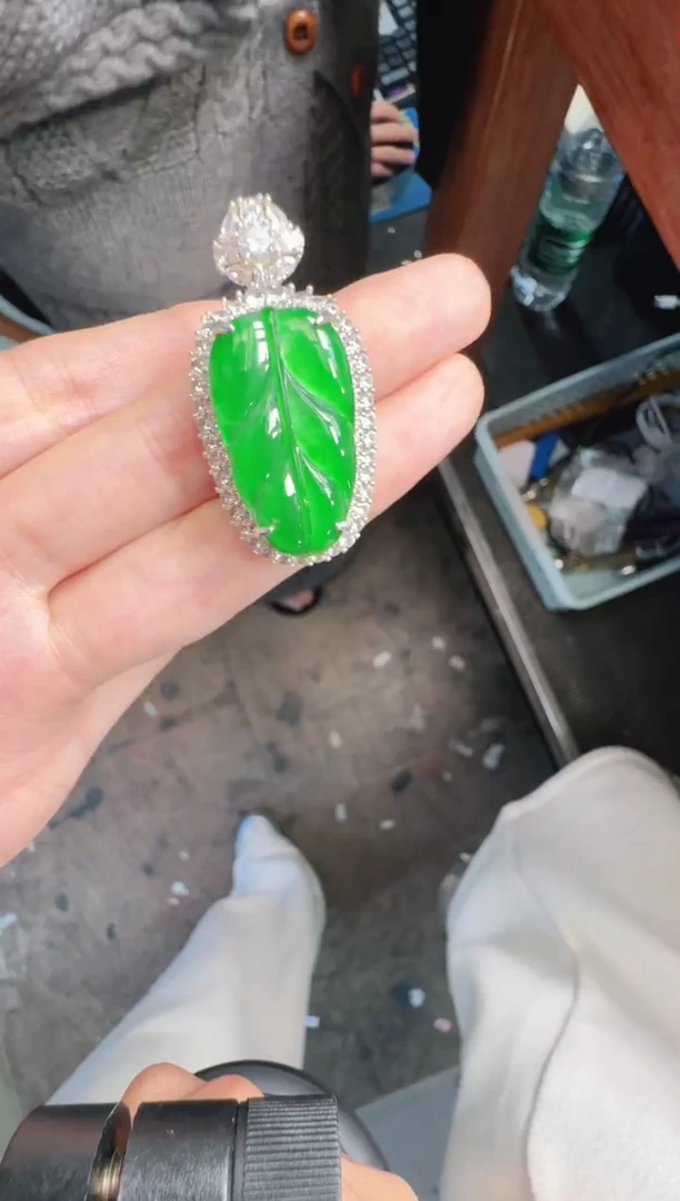 未镶嵌定制翡翠A货有轻微色差属于正常现象，叶子1