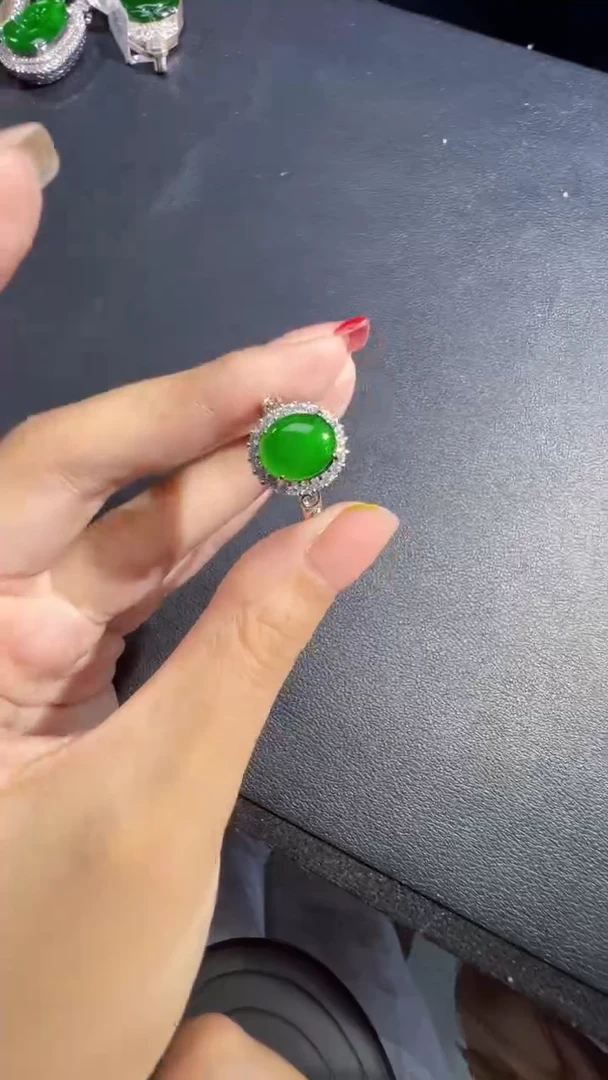 未镶嵌定制翡翠翡翠A货有轻微色差属于正常现象，戒指多样性发货1