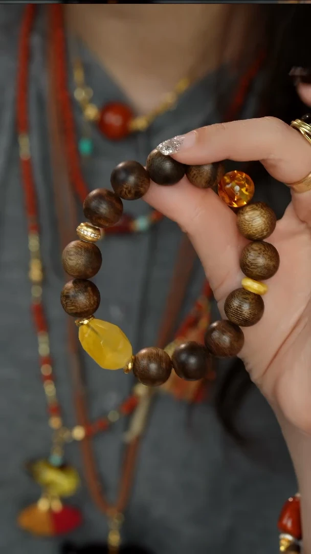 沉香手串蜜蜡花珀沉香手串