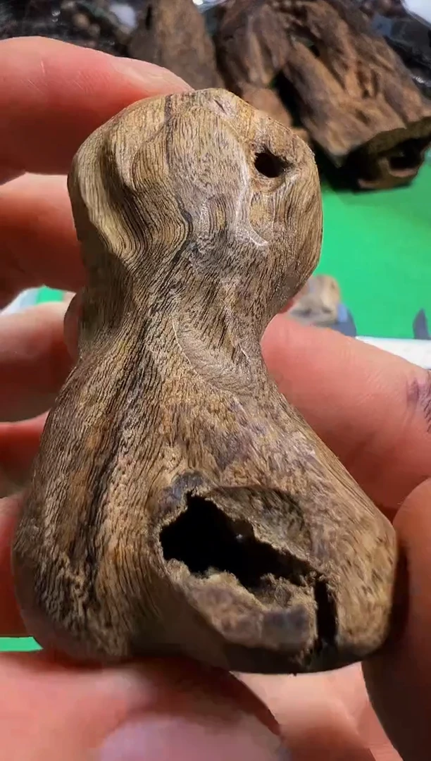 【闪购商品】沉香吊坠134号19克文莱多样性发一