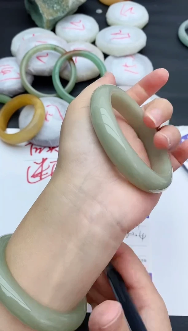 未镶嵌手镯石英质玉279+60.4