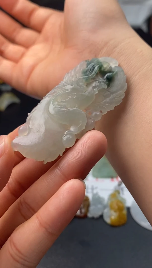 定制翡翠未镶嵌翡翠毛货多样性发一