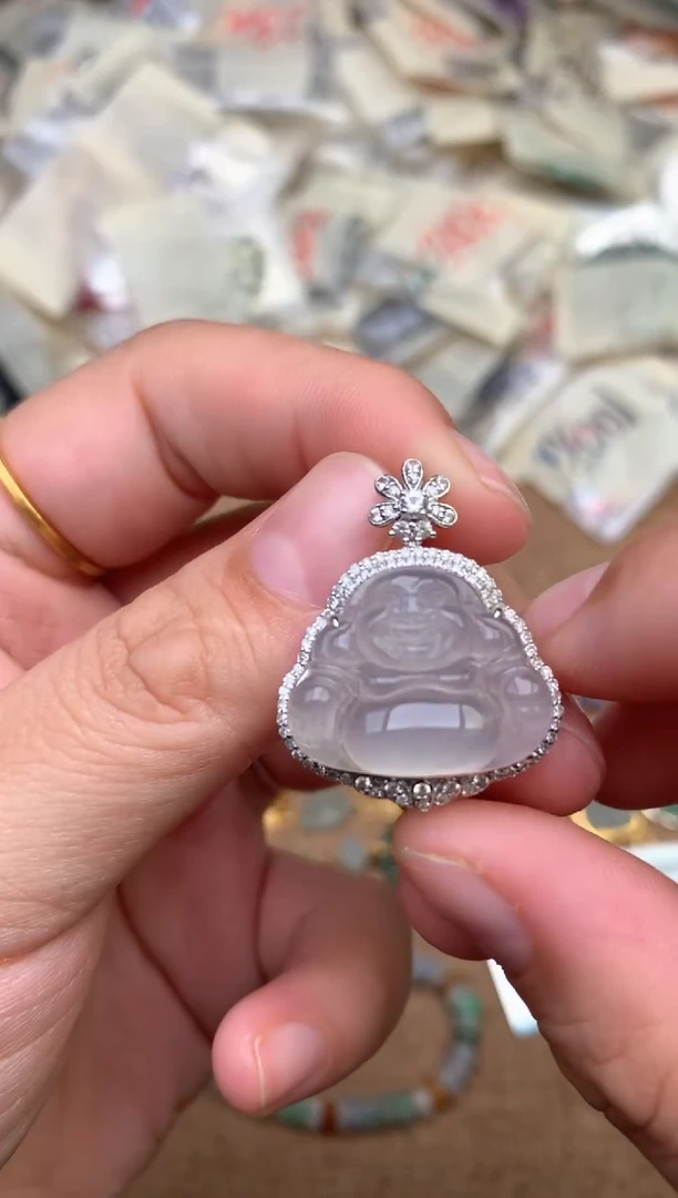 18K金镶嵌挂件翡翠一