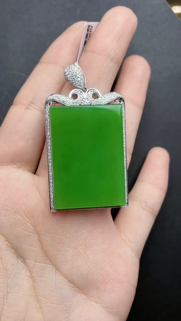 【闪购商品】和田玉吊坠18K金镶嵌传世级苹果绿无事牌吊坠