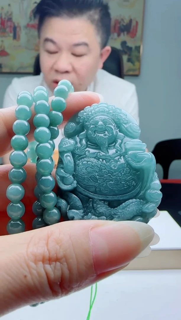 翡翠未镶嵌颈饰多样性发其一