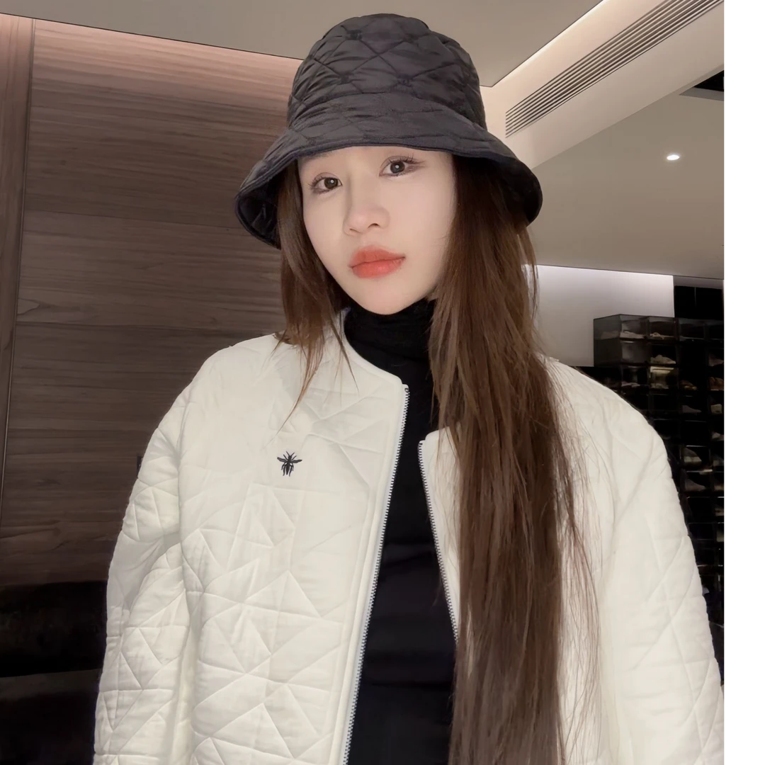 蜜蜂刺绣慵懒随性秋冬套装