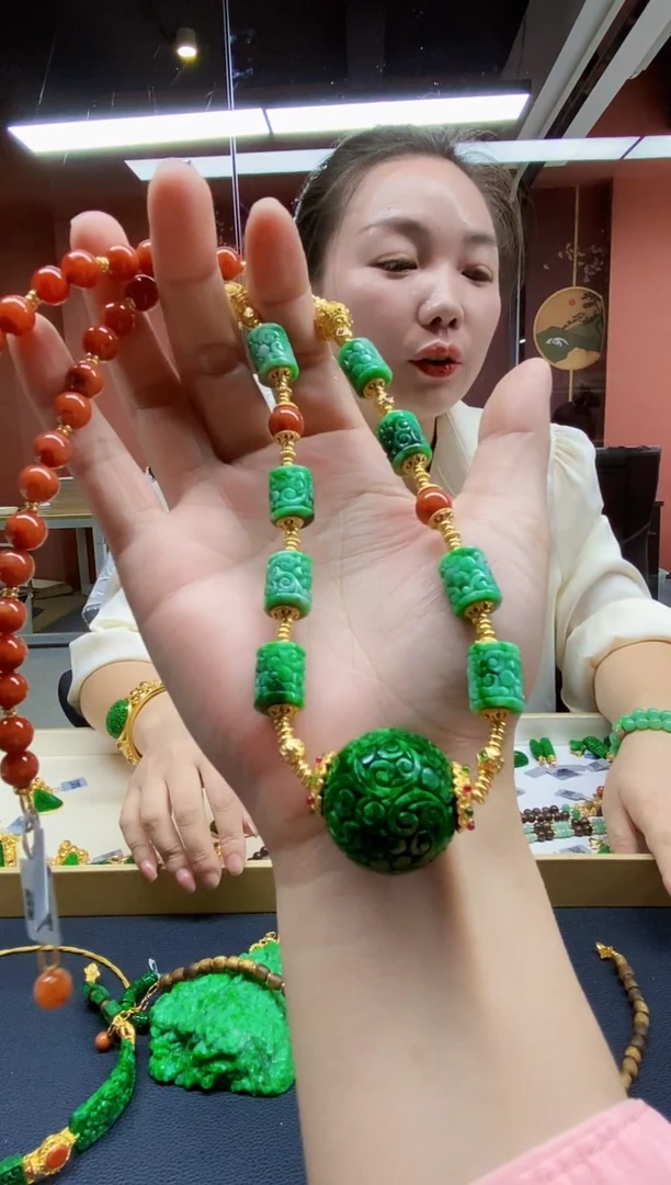 颈饰未镶嵌翡翠汇*翡翠吊坠