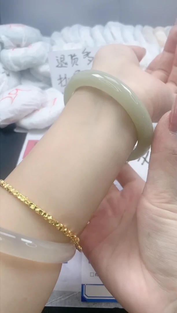 【闪购商品】石英质玉手镯未镶嵌37/60.3