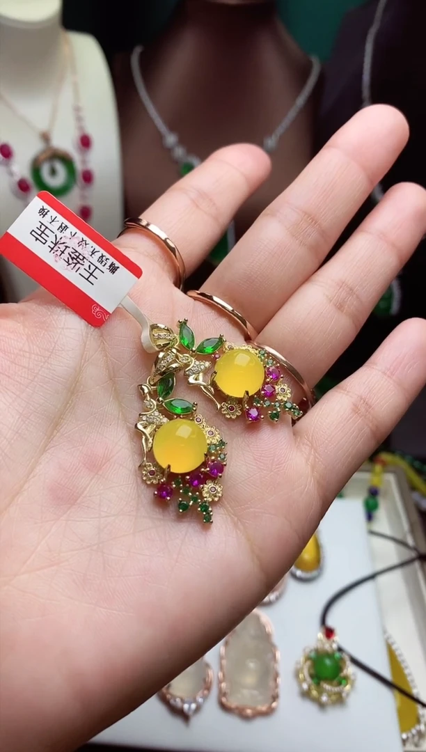 【闪购商品】玛瑙/玉髓吊坠(赠链)合金花蟹紫吊坠随机发