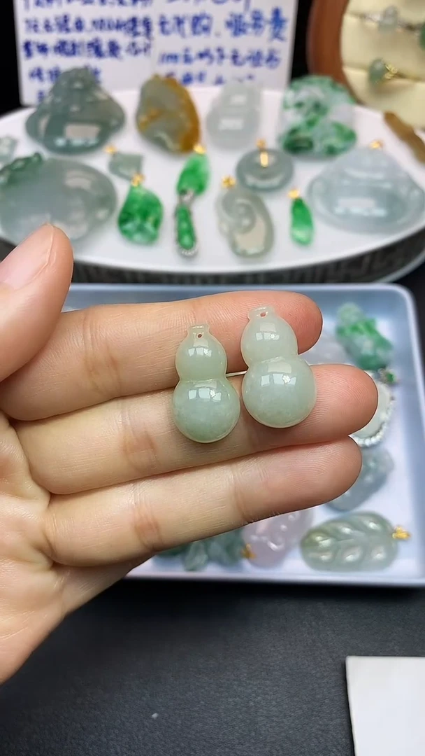 颈饰未镶嵌翡翠吊坠