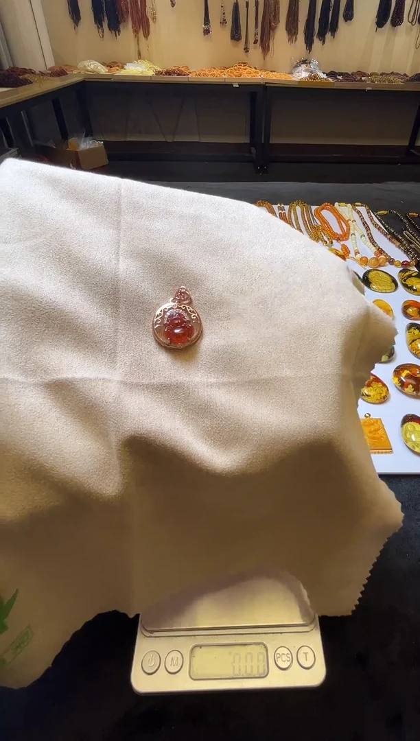 琥珀吊坠(不含链)合金琥珀