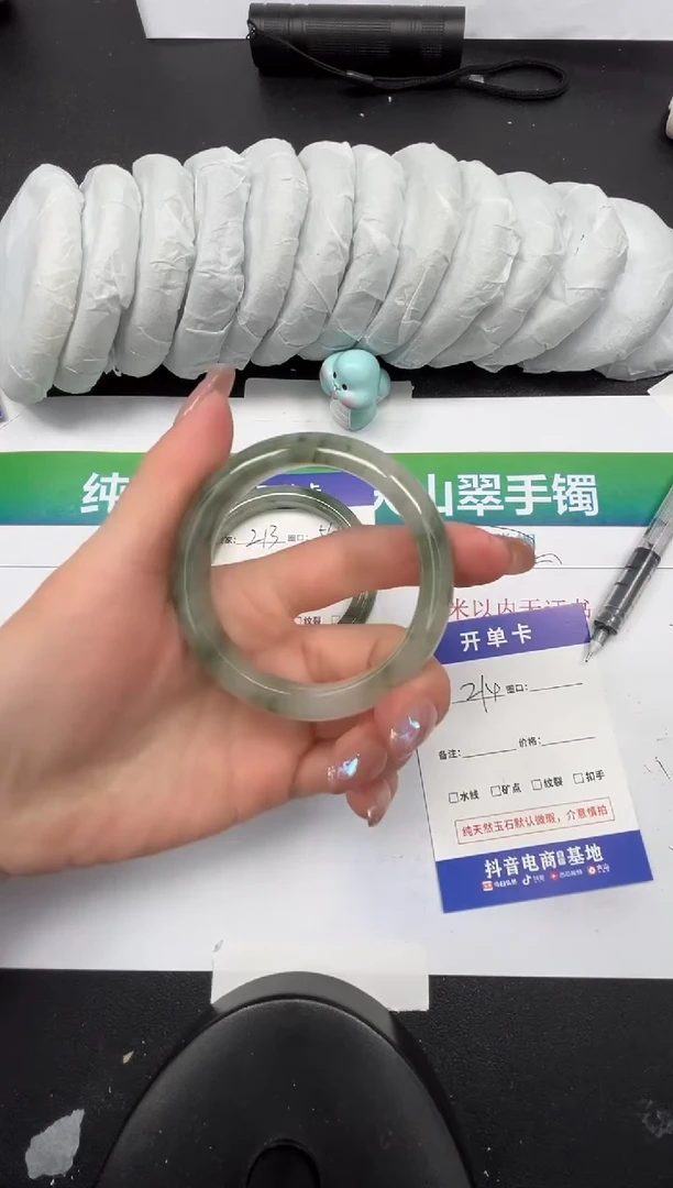 【闪购商品】石英质玉手镯未镶嵌214-52.8