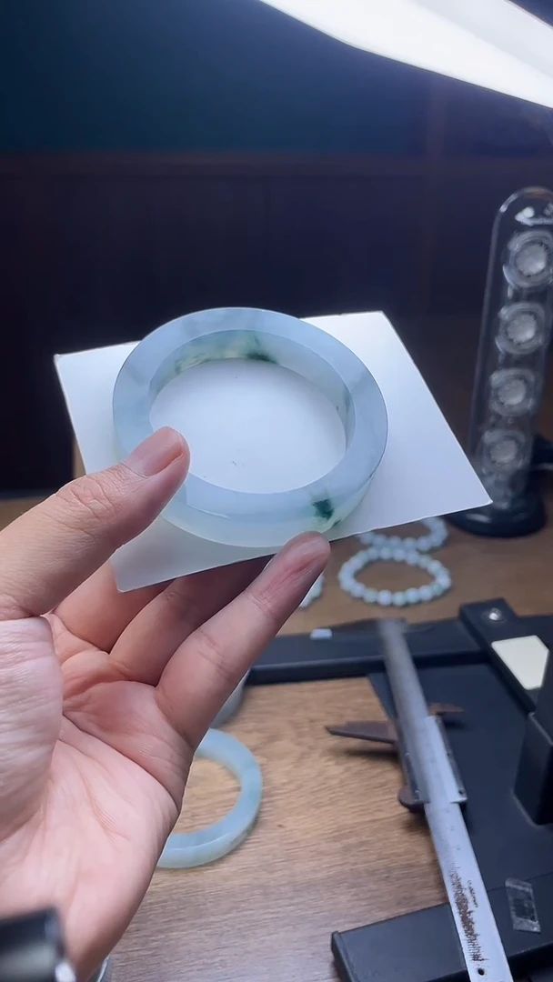 未镶嵌手镯定制翡翠小*色 定制