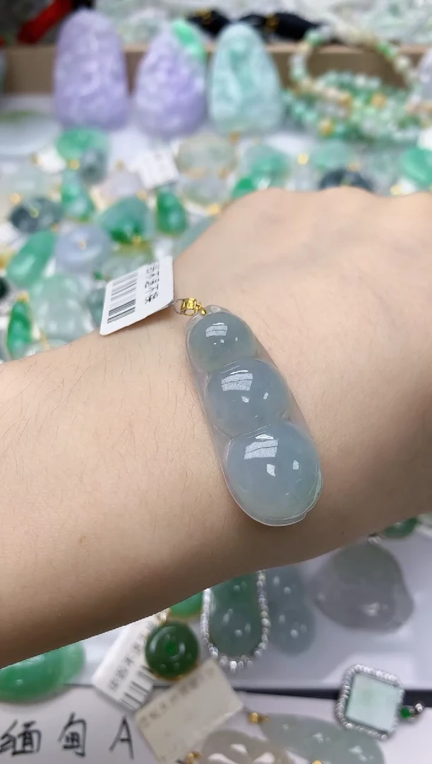 颈饰18K金镶嵌翡翠天然翡翠A货