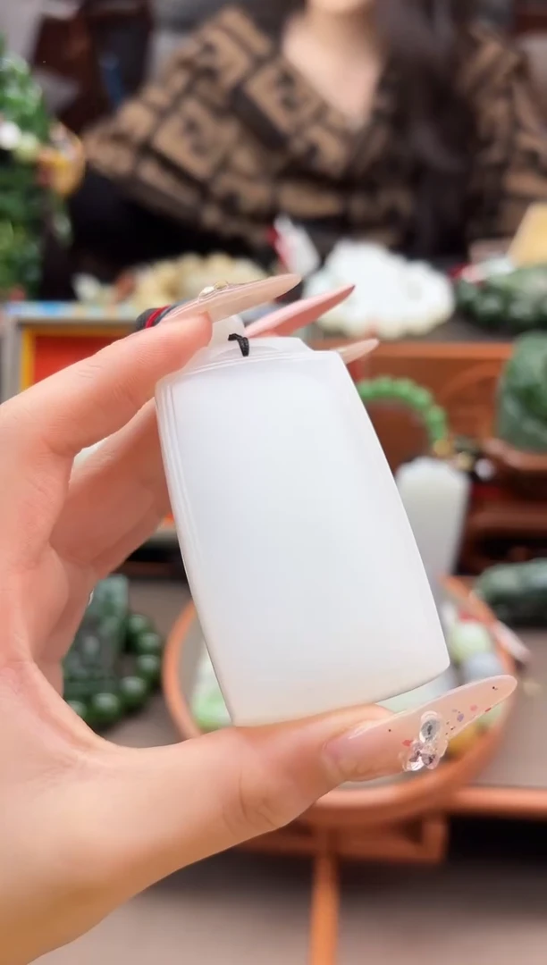 吊坠(不含链)未镶嵌和田玉董小姐推荐 多样性发货 拍一发一