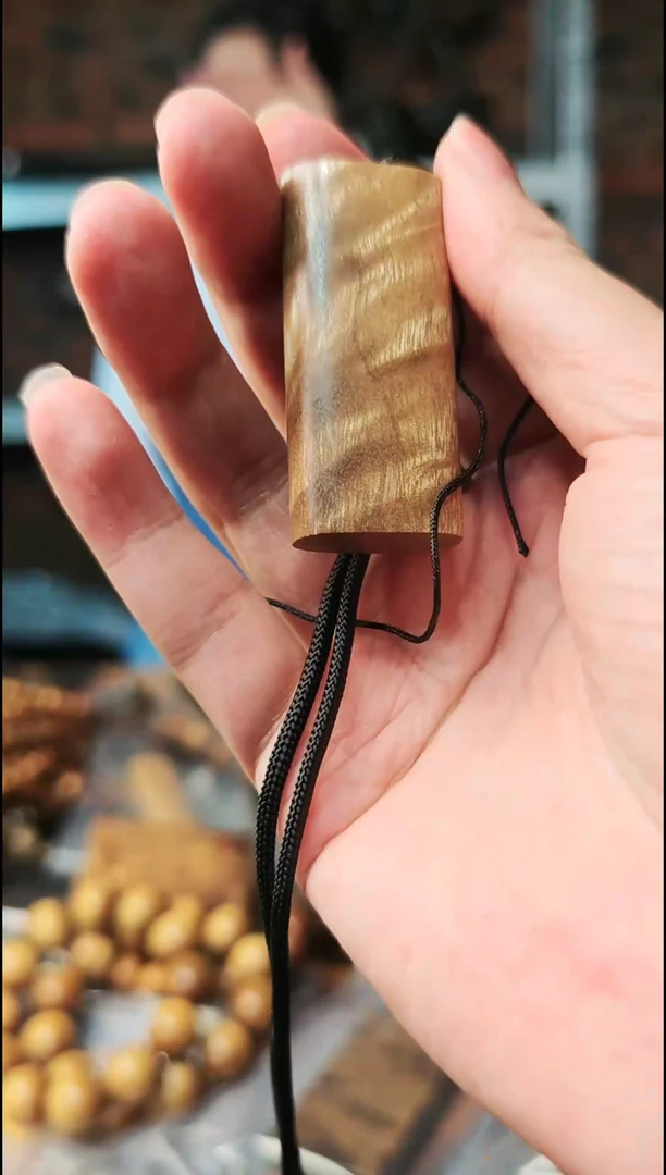 【闪购商品】金丝楠无事牌手把件