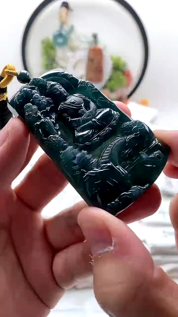 颈饰未镶嵌翡翠大日如来