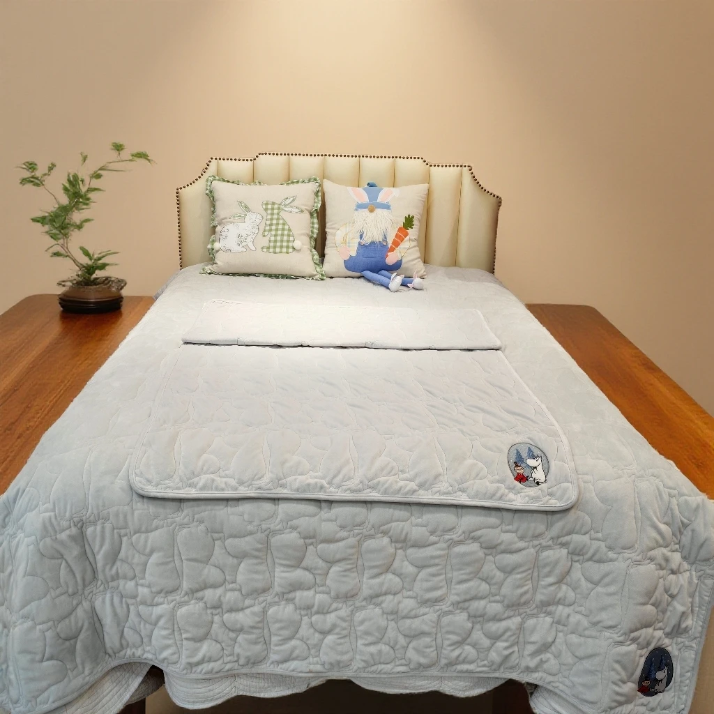 外贸浅灰色190*240河马刺绣绒床单沙发垫薄床垫